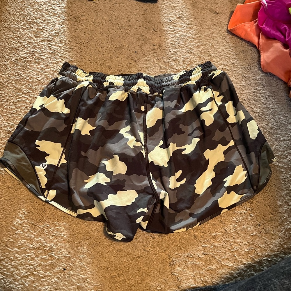 Lululemon hotty hot shorts size 10